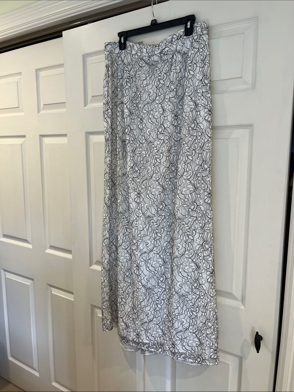 Badgley Mischka White and Black Patterned Maxi Skirt